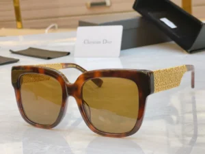 DO-YJ-DioReilleS1F-$39-006