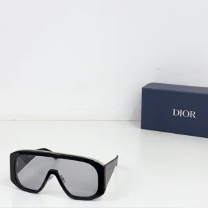 DO-YJ-DiorGraphique-$49-001