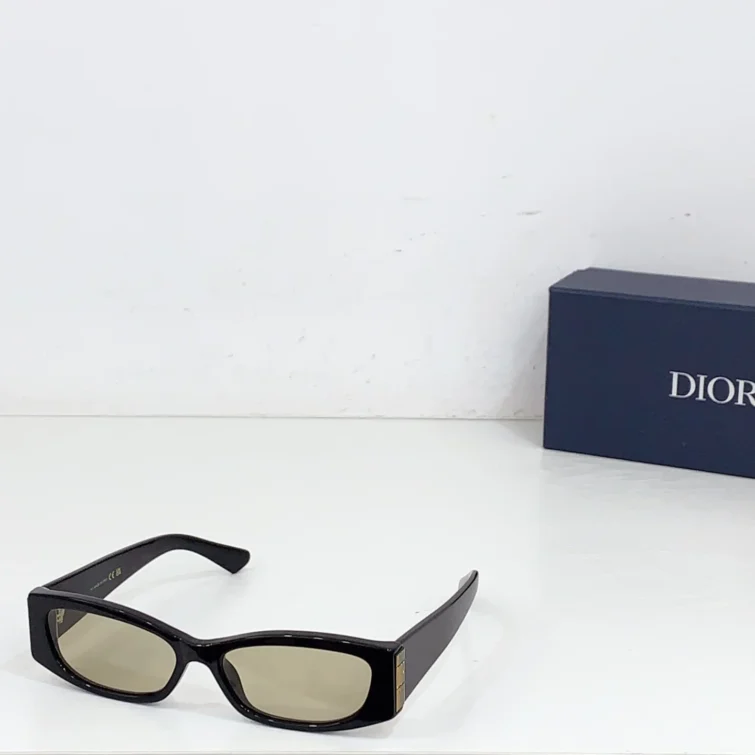 DO-YJ-DiorGraphique-$39-001